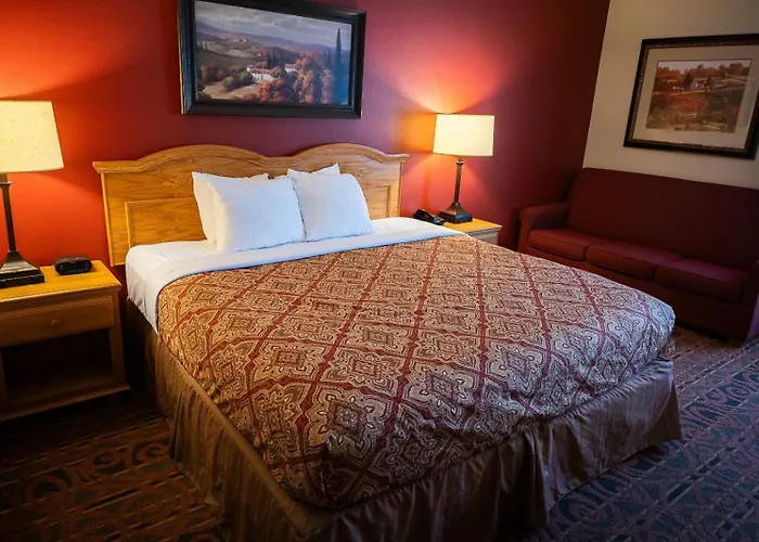 Savanna Inn & Suites