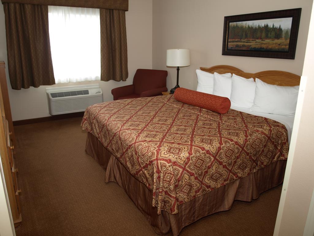 & Hotel